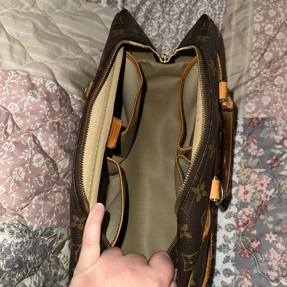 Louis Vuitton Deauville Monogram Canvass Bag - Picture 3 of 11